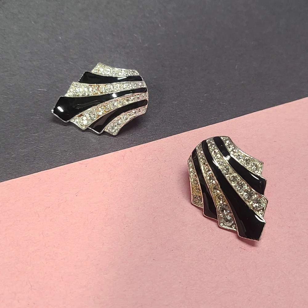 Avon vintage silver tone rhinestones enamel earrings - Picture 14 of 17